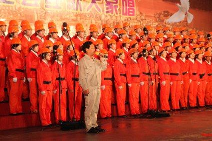 莱西市姜山镇:拆除清理违规广告牌匾 助力城市更新